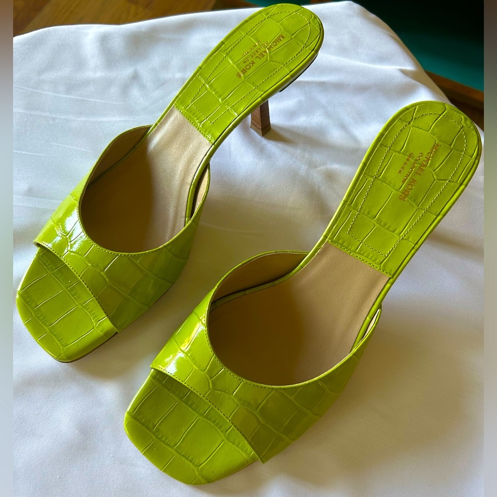 40.5 Michael Kors Collection Croc Embossed Leather Sandal
